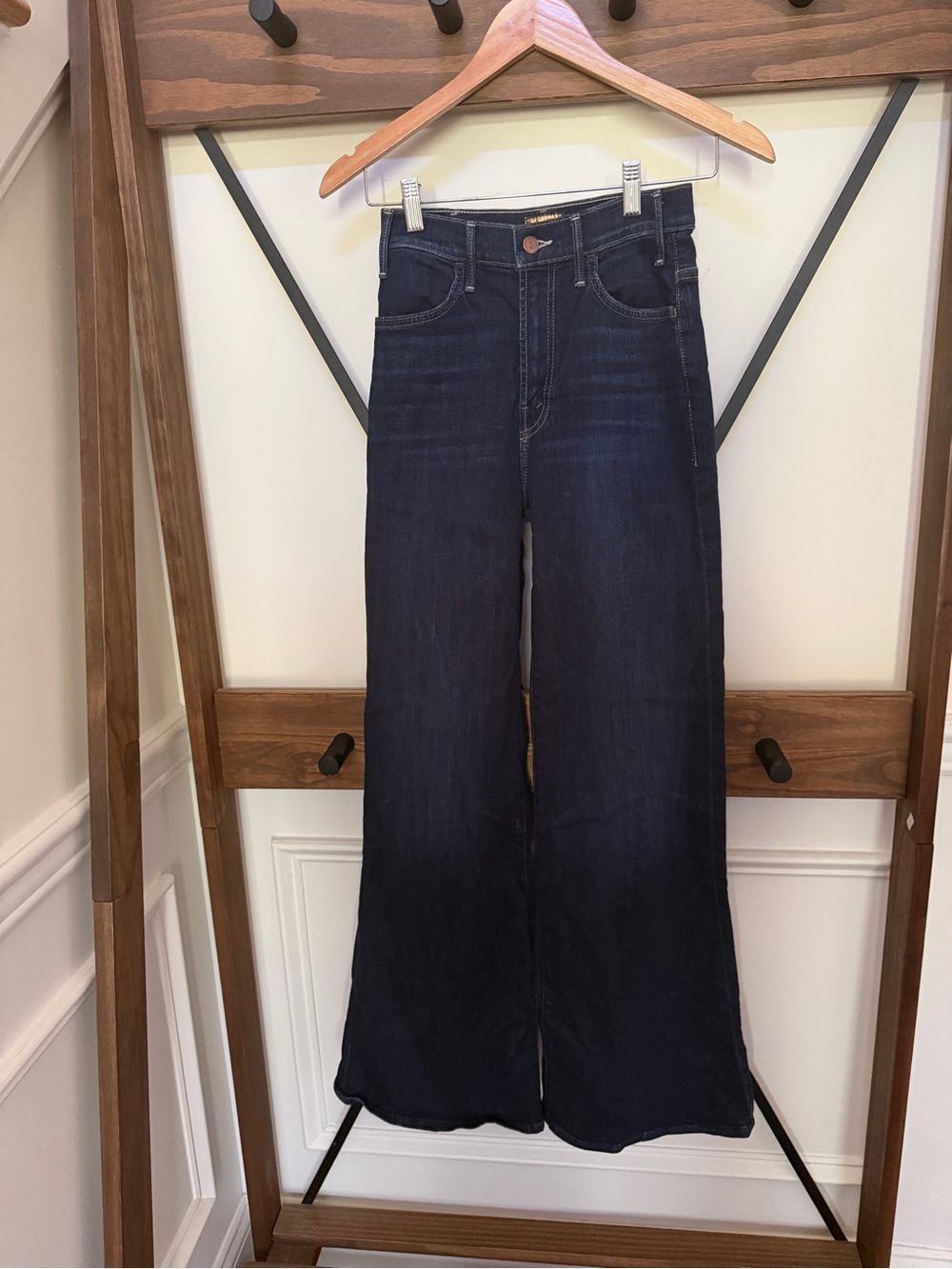 EUC size 25 Mother Women's The Hustler Roller Sneak Jeans